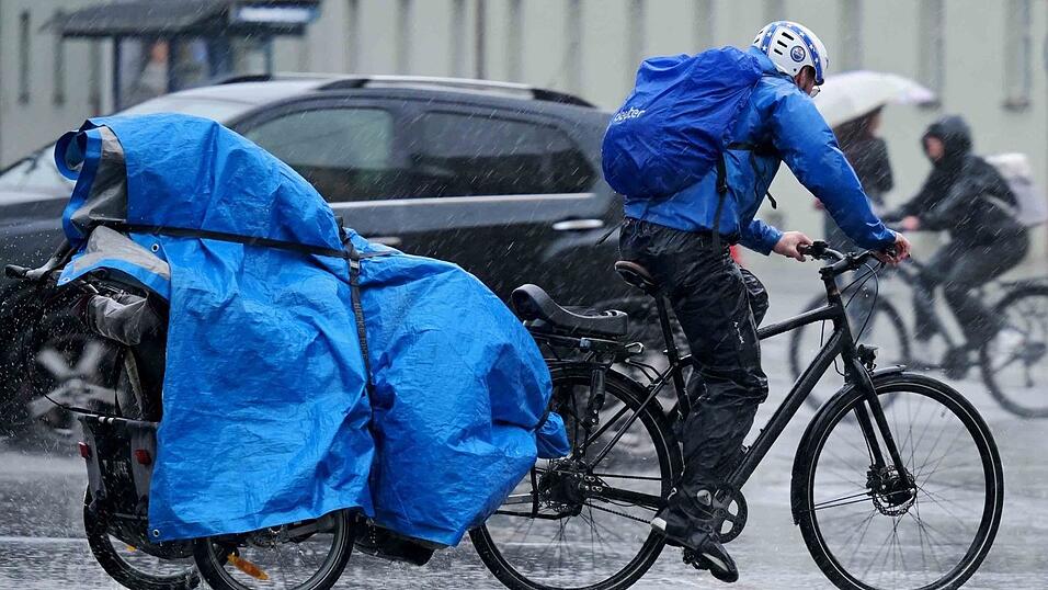 Regenschutz war in M&uuml;nchen am Abend angesagt.