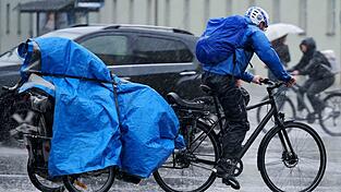 Regenschutz war in M&uuml;nchen am Abend angesagt.