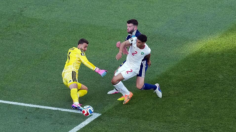Bei fast jedem Ballkontakt ausgebuht: Marokkos Achraf Hakimi (r).