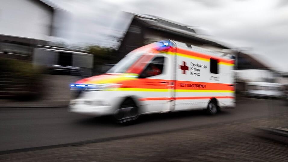 Für die Radfahrerin kommt jede Hilfe zu spät. (Symbolbild) Für die Radfahrerin kommt jede Hilfe zu spät. (Symbolbild)