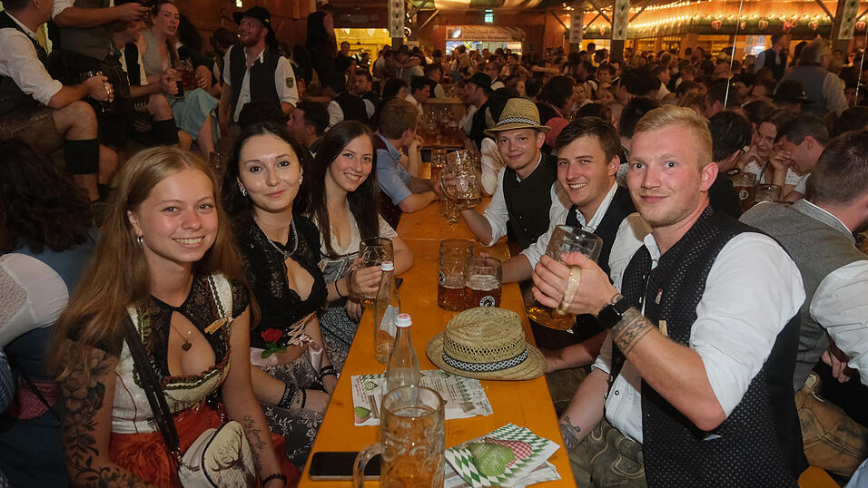 Die Partybilder vom Dienstag, 15. August 2023, aus dem Festzelt Weckmann.