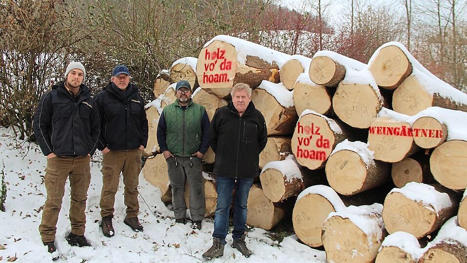 Bieten der Großindustrie die Stirn (von links): Max und Josef Späth vom Sägewerk Wutzmühle, Max Kienberger von den gleichnamigen Holzwerken in Konzell und Heiner Weingärtner, Inhaber von Holzparadies Weingärtner in Roding-Altenkreith.