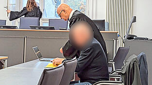 Der zunehmend gebrechliche Mandant von Michael Haizmann muss nun doch nicht mehr ins Gefängnis.