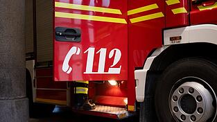 Die Kinder wurden von der Feuerwehr aus dem Aufzug befreit. (Symbolbild)