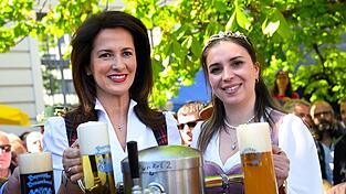 Wenn es um Bier geht, ist in Bayern die Welt in Ordnung. Dieses Bild wurde zumindest auch beim Tag des Bieres in M&uuml;nchen von Landwirtschaftsministerin Michaela Kaniber (CSU, links) und Bayerns Bierk&ouml;nigin Anna Winkler vermittelt.
