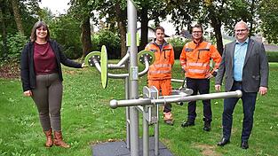 Bei der offiziellen &Uuml;bergabe an die &Ouml;ffentlichkeit (von links): Franziska Wild, Christoph Hartmann, Bauhof-Chef Georg N&ouml;scher und B&uuml;rgermeister Martin Fischer.