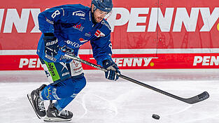 Bringt die Tigers mit seinem Doppelschlag in Budweis früh auf die Siegerstraße: Abwehr-Neuzugang Zac Leslie. Am Ende gewinnen die Straubinger bei der Generalprobe für die DEL-Saison beim tschechischen Erstligisten klar mit 7:3.