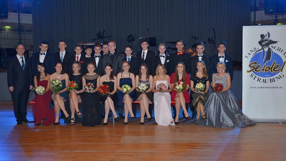 Die Bilder vom Abschlussball der Tanzschule Seidel in der Fraunhofer-Halle am 28. November. Die Bilder vom Abschlussball der Tanzschule Seidel in der Fraunhofer-Halle am 28. November.