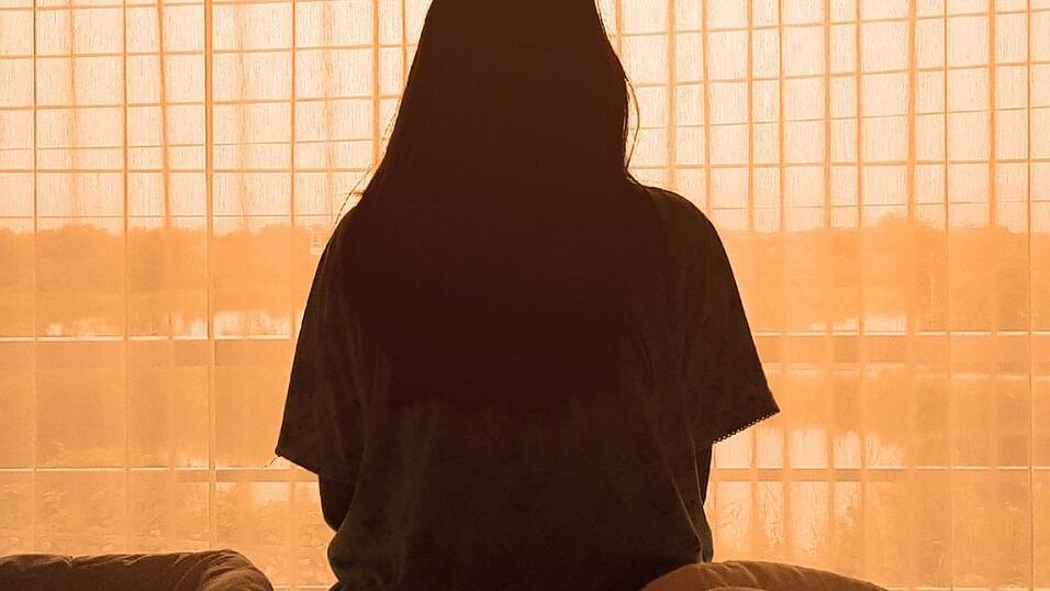 Manchmal fühlt sich Lena einsam. Doch dann spürt sie gleichzeitig diese Vorfreude in sich -auf den Tag, an dem sie ihren zukünftigen Partner kennenlernen wird. Manchmal fühlt sich Lena einsam. Doch dann spürt sie gleichzeitig diese Vorfreude in sich -auf den Tag, an dem sie ihren zukünftigen Partner kennenlernen wird.