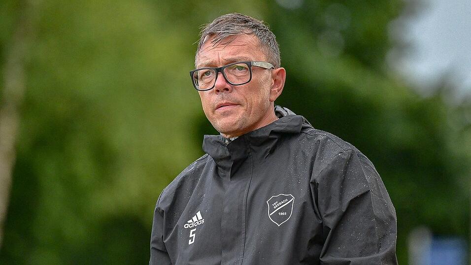 Seebachs Trainer Manfred Stern sprach von der 'schwächsten Saisonleistung' seines Teams in Ruhmannsfelden. Seebachs Trainer Manfred Stern sprach von der 'schwächsten Saisonleistung' seines Teams in Ruhmannsfelden.