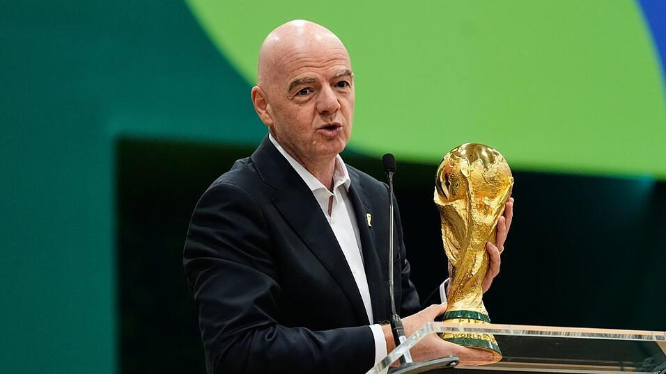 Die FIFA um Präsident Gianni Infantino erklärt sich - aber ob sie auch verstanden wird? (Archivfoto) Die FIFA um Präsident Gianni Infantino erklärt sich - aber ob sie auch verstanden wird? (Archivfoto)
