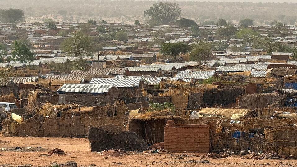 Im Flüchtlingslager Aboutengé leben etwa 47.000 Menschen. Im Flüchtlingslager Aboutengé leben etwa 47.000 Menschen.