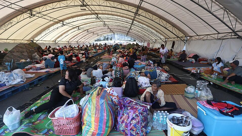 Thailands Armee hat die Bevölkerung der Grenzregion zu Kambodscha aufgerufen, sich in Schutzunterkünften in Sicherheit zu bringen.