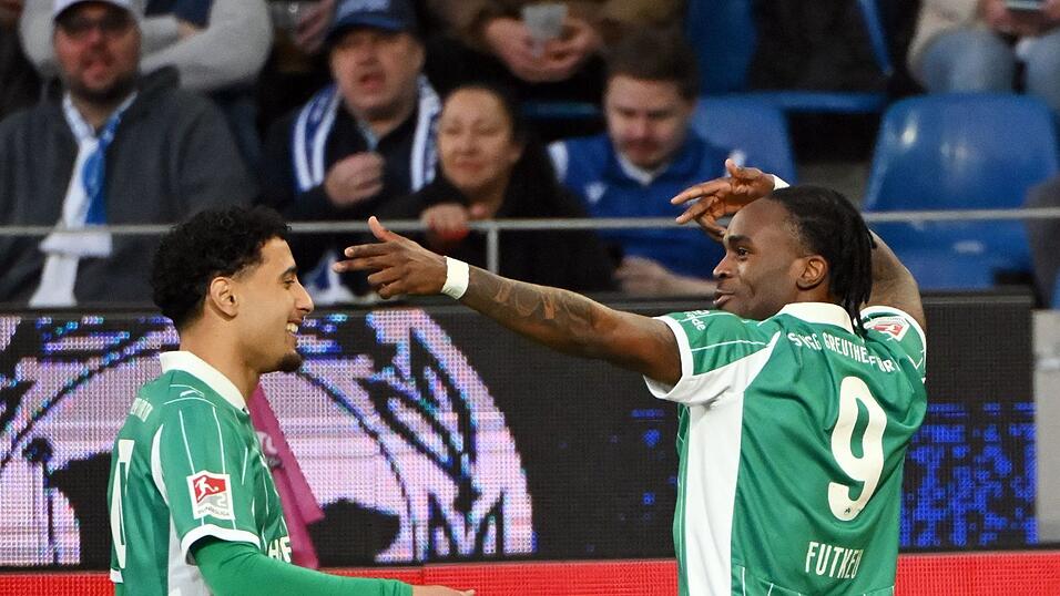 Ein Grund zum Feiern: Noel Futkeu trifft zum 1:0 für Fürth. Ein Grund zum Feiern: Noel Futkeu trifft zum 1:0 für Fürth.