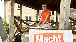 Fr&uuml;her Landesvorsitzender, heute immer noch selbst am Infostand: &Ouml;DP-Urgestein Bernhard Suttner.