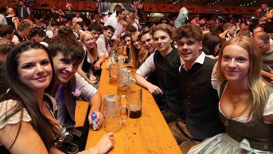 Die Partybilder vom Samstag, 8. August, aus dem Festzelt Reisinger. Die Partybilder vom Samstag, 8. August, aus dem Festzelt Reisinger.