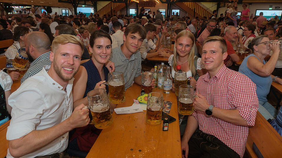 Die Partybilder vom Mittwoch, 16. August 2023, aus dem Festzelt Nothaft. Die Partybilder vom Mittwoch, 16. August 2023, aus dem Festzelt Nothaft.