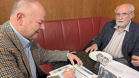 Unternehmensberater und Pro-Therme-Mitglied Ralph Schäfer (links) findet den Auftritt, mit dem potenzielle Käufer für das Kurbad überzeugt werden sollen, 'komplett dilettantisch'.