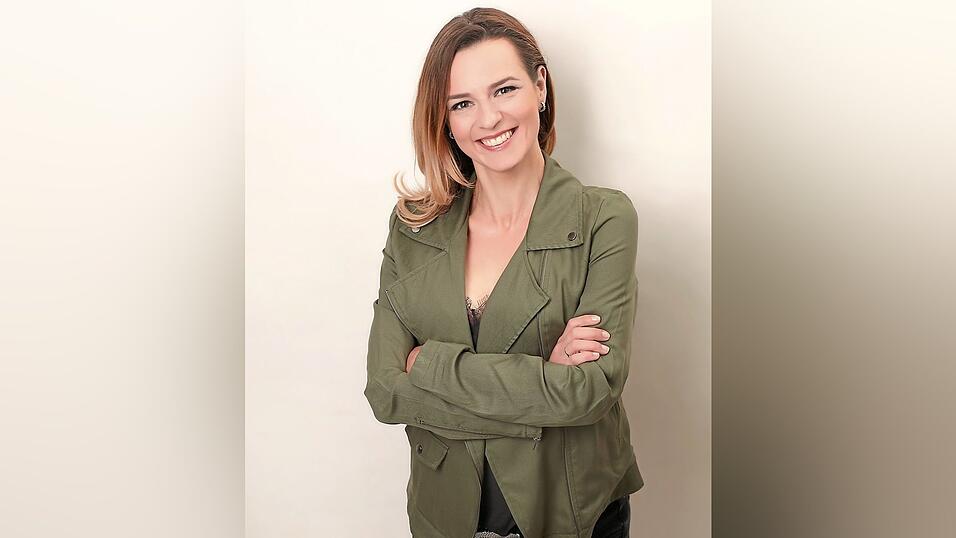 Weil sie sich nicht impfen lassen wollte, kündigte Carina Schießl ihren Job am Uniklinikum Regensburg. Derzeit arbeitet sie als Büroleiterin des AfD-Landtagsabgeordneten Dieter Arnold.