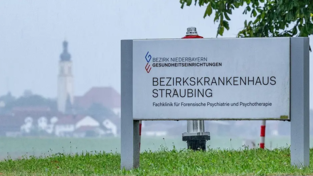 Die vier Straftäter flohen im vergangenen Jahr aus dem BKH. 