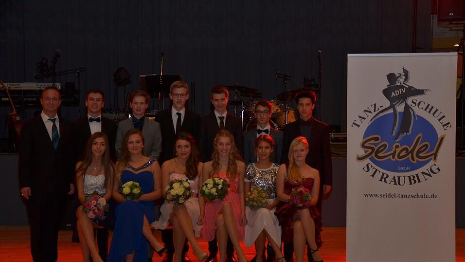 Die Bilder vom Abschlussball der Tanzschule Seidel in der Fraunhofer-Halle am 28. November. Die Bilder vom Abschlussball der Tanzschule Seidel in der Fraunhofer-Halle am 28. November.