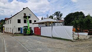 Von der ehemaligen Gärtnerei Kerscher ist nur noch der Eingangsbereich zu sehen. Den Rest haben die Arbeiter schon abgerissen. Von der ehemaligen Gärtnerei Kerscher ist nur noch der Eingangsbereich zu sehen. Den Rest haben die Arbeiter schon abgerissen.