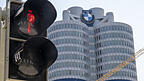 Die Anzeige einer Fußgängerampel steht vor der BMW-Firmenzentrale auf Rot. Der Autohersteller will laut Informationen der Deutschen Presseagentur weltweit rund 8.000 Jobs abbauen. Die Anzeige einer Fußgängerampel steht vor der BMW-Firmenzentrale auf Rot. Der Autohersteller will laut Informationen der Deutschen Presseagentur weltweit rund 8.000 Jobs abbauen.
