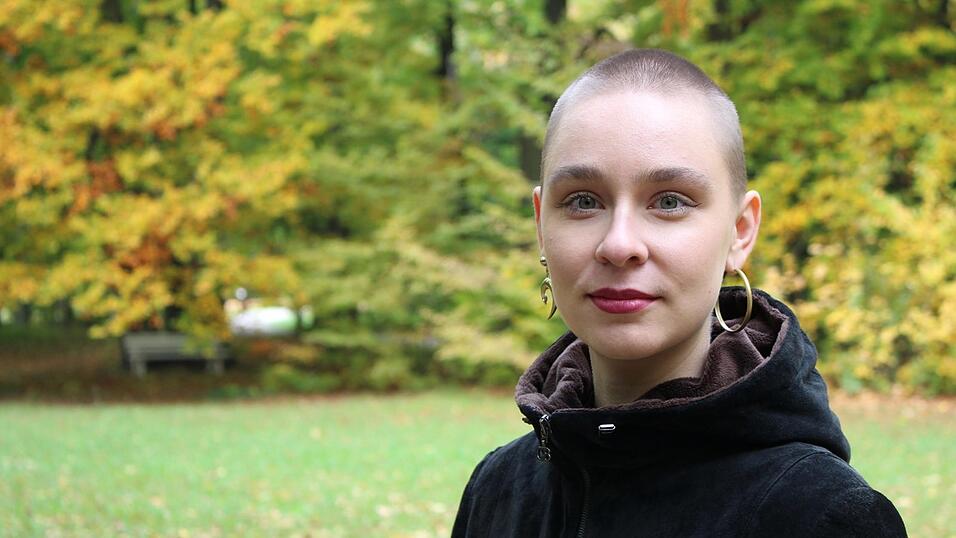 'Wie sollen andere sonst wissen, wie wir sterben und beerdigt werden wollen, wenn wir das nicht ansprechen?' fragt Johanna Klug. Sie wünscht sich, dass der Tod kein Tabuthema bleibt. 'Wie sollen andere sonst wissen, wie wir sterben und beerdigt werden wollen, wenn wir das nicht ansprechen?' fragt Johanna Klug. Sie wünscht sich, dass der Tod kein Tabuthema bleibt.