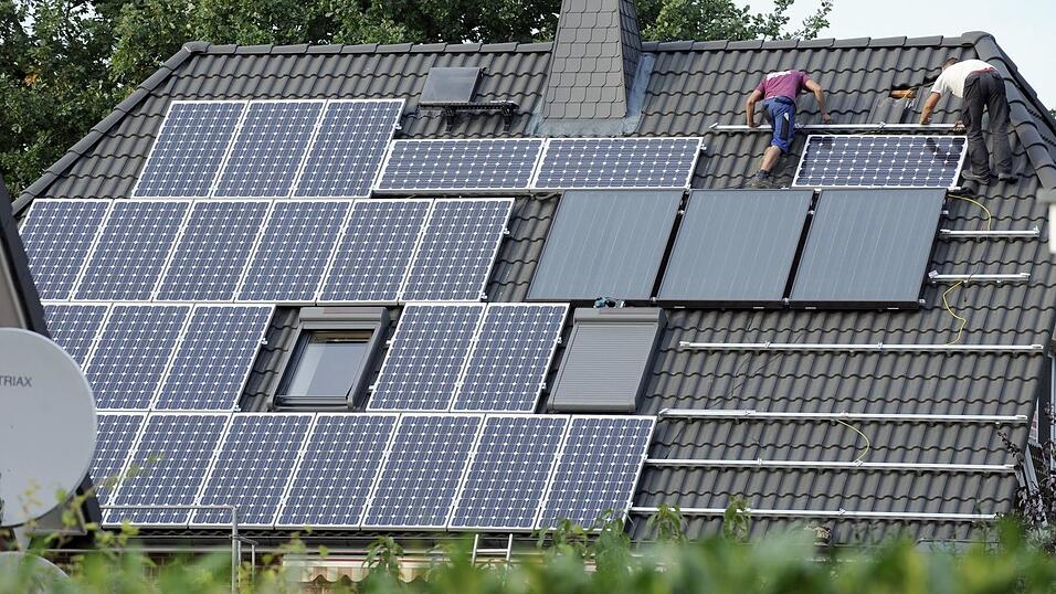 Der Bau von neuen Solaranlagen stockt - vor allem im Privatbereich. (Archivbild) Der Bau von neuen Solaranlagen stockt - vor allem im Privatbereich. (Archivbild)