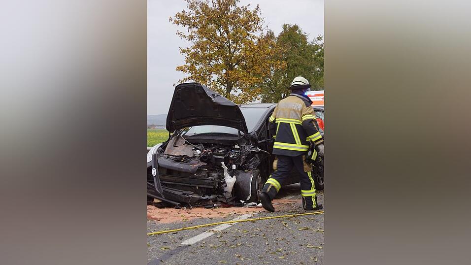 Bei Kiefenholz hat sich am Freitagnachmittag ein schwerer Unfall ereignet. Bei Kiefenholz hat sich am Freitagnachmittag ein schwerer Unfall ereignet.