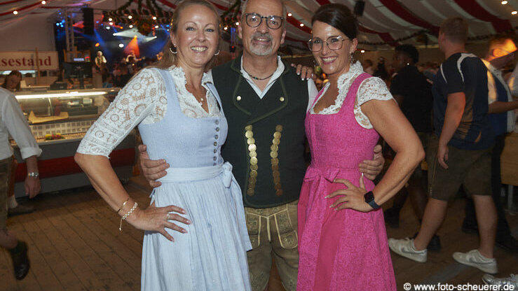 Die Partybilder vom Freitag, 9. August 2024, aus dem Festzelt Lechner. Die Partybilder vom Freitag, 9. August 2024, aus dem Festzelt Lechner.