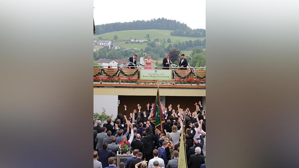 F&uuml;r die Burschen regnete es Blumen ...