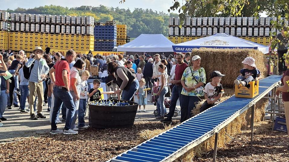 Großer Besucherandrang zum Hoffest in Adldorf. Großer Besucherandrang zum Hoffest in Adldorf.
