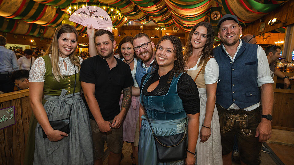Die Partybilder vom Donnerstag, 15. August 2024, aus dem Festzelt Weckmann. Die Partybilder vom Donnerstag, 15. August 2024, aus dem Festzelt Weckmann.