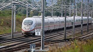 Die Deutsche Bahn will einen morgendlichen ICE-Halt in Aschaffenburg streichen. (Symbolbild) Die Deutsche Bahn will einen morgendlichen ICE-Halt in Aschaffenburg streichen. (Symbolbild)