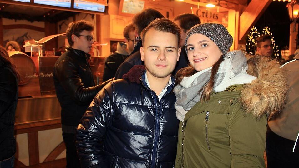 Am Donnerstagabend ist der Landshuter Christkindlmarkt eröffnet worden. Am Donnerstagabend ist der Landshuter Christkindlmarkt eröffnet worden.