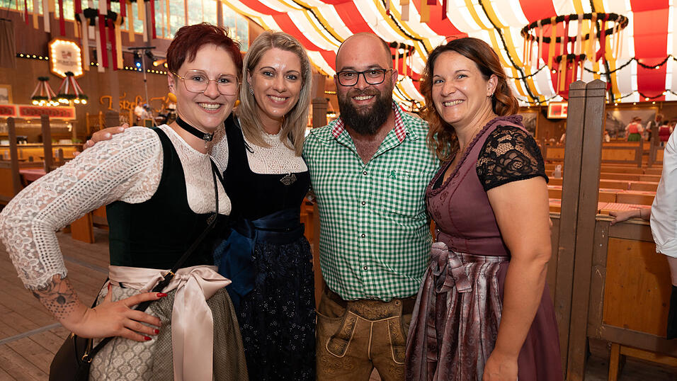 Die Partybilder vom Sonntag, 20. August 2023, aus dem Festzelt Krönner. Die Partybilder vom Sonntag, 20. August 2023, aus dem Festzelt Krönner.