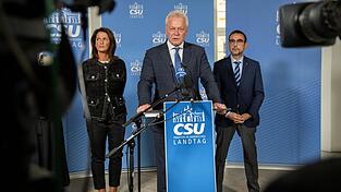 Für Bundeslandwirtschaftsminister Alois Rainer (M.) steht der Bürokratieabbau an erster Stelle. Da ist er sich mit seiner bayerischen Amtskollegin Michaela Kaniber und CSU-Landtagsfraktionschef Klaus Holetschek einig.