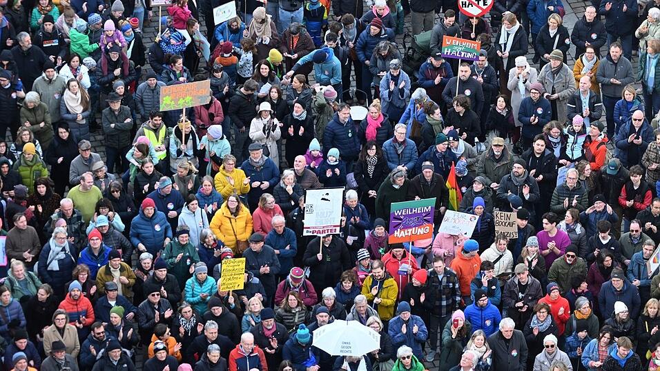 Weilheim ist bunt statt braun, stand auf einigen Plakaten.