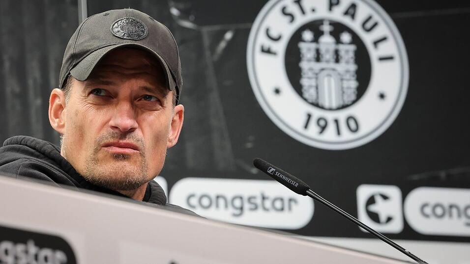 Trainer Alexander Blessin und der FC St. Pauli gehen wohl getrennte Wege. (Archivbild)