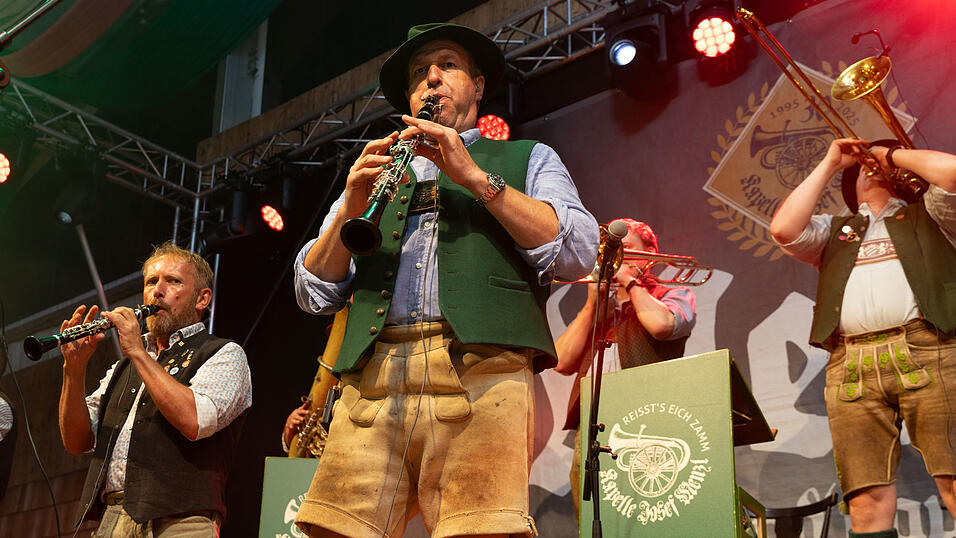 Die Partybilder vom Dienstag, 11. August, aus dem Festzelt Weckmann. Die Partybilder vom Dienstag, 11. August, aus dem Festzelt Weckmann.