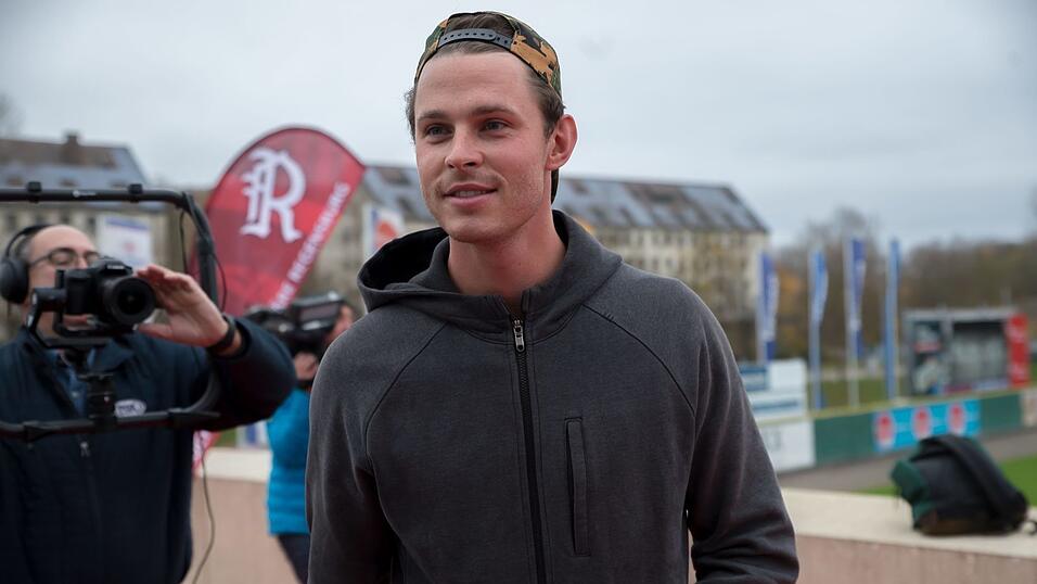 Baseball-Superstar Max Kepler war am Samstag zu Gast in Regensburg. Baseball-Superstar Max Kepler war am Samstag zu Gast in Regensburg.