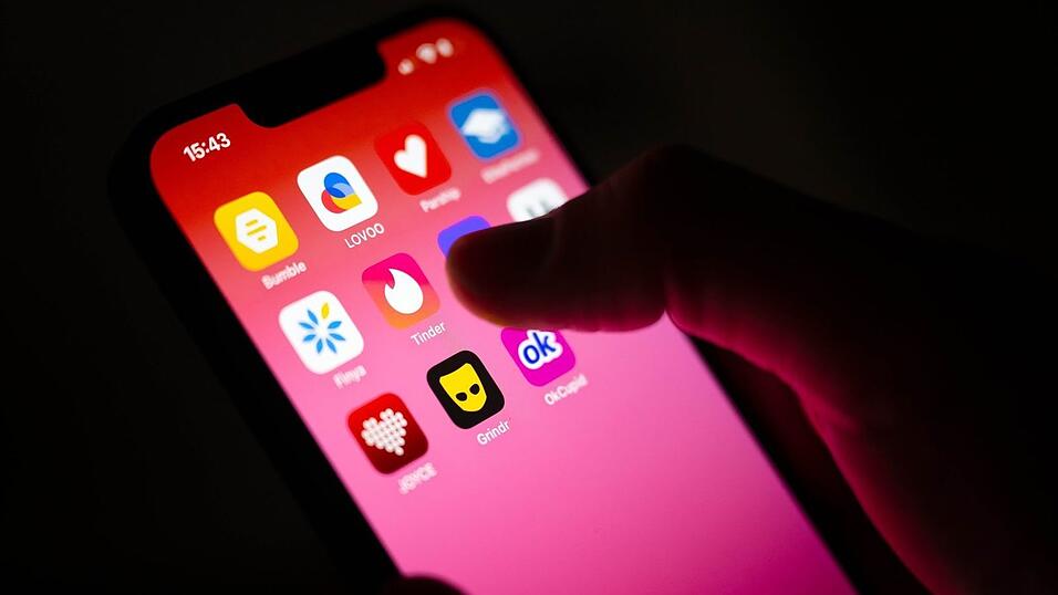 Betrugsmasche im Netz – ein Senior aus Bayern fiel auf falsche Liebesbekundungen herein. (Symbolbild) Betrugsmasche im Netz – ein Senior aus Bayern fiel auf falsche Liebesbekundungen herein. (Symbolbild)