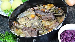 So sieht das geschmorte Suppenfleisch aus.