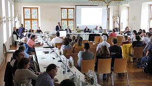 Sehr gut besucht war die Klimakonferenz 'Land-/Forstwirtschaft und Energie', die Ergebnisse waren klar: Es braucht mehr Planungssicherheit und weniger Bürokratie, um die Klimaziele zu erreichen.