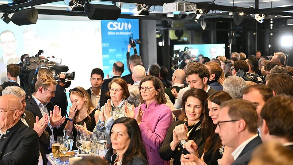 Die CSU feiert das Wahlergebnis als klaren Regierungsauftrag.