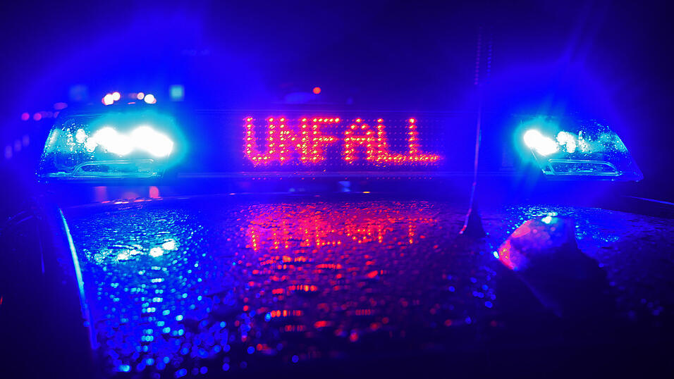 Bei dem Unfall wurden drei Personen schwer verletzt. (Symbolbild)