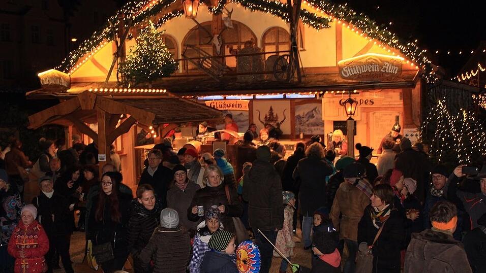 Am Donnerstagabend ist der Landshuter Christkindlmarkt eröffnet worden. Am Donnerstagabend ist der Landshuter Christkindlmarkt eröffnet worden.