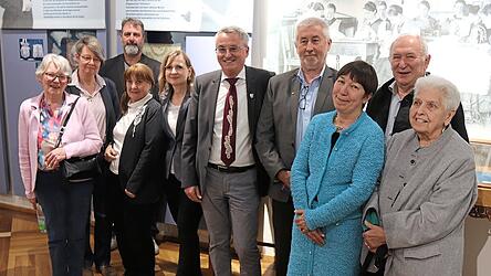 Zur Ausstellungseröffnung 'Accessoires in Spitze' waren auch Vertreter der Partnerstadt Sedlice gekommen.