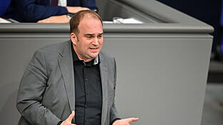 „Die Gegenfinanzierung darf nicht zulasten der Haushalte und Arbeitnehmer gehen, die wir entlasten wollen“, sagt der wirtschaftspolitische Sprecher der SPD-Fraktion, Sebastian Roloff. „Die Gegenfinanzierung darf nicht zulasten der Haushalte und Arbeitnehmer gehen, die wir entlasten wollen“, sagt der wirtschaftspolitische Sprecher der SPD-Fraktion, Sebastian Roloff.